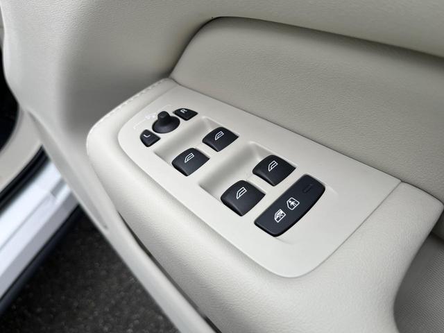 XC60 リチャージアルティメトT6AWDプラグインハイブリド 認定中古車 プラグインハイブリッド パノラマガラスサンルーフ 白革シート harman/kardon 360°ビューカメラ レーダークルーズ 禁煙車 マッサージ機能付シート パイロットアシスト(31枚目)