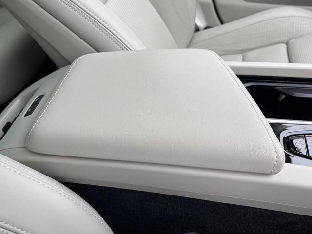 XC60 リチャージアルティメトT6AWDプラグインハイブリド 認定中古車 プラグインハイブリッド パノラマガラスサンルーフ 白革シート harman/kardon 360°ビューカメラ レーダークルーズ 禁煙車 マッサージ機能付シート パイロットアシスト(61枚目)