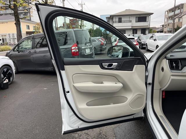 XC60 リチャージアルティメトT6AWDプラグインハイブリド 認定中古車 プラグインハイブリッド パノラマガラスサンルーフ 白革シート harman/kardon 360°ビューカメラ レーダークルーズ 禁煙車 マッサージ機能付シート パイロットアシスト(69枚目)