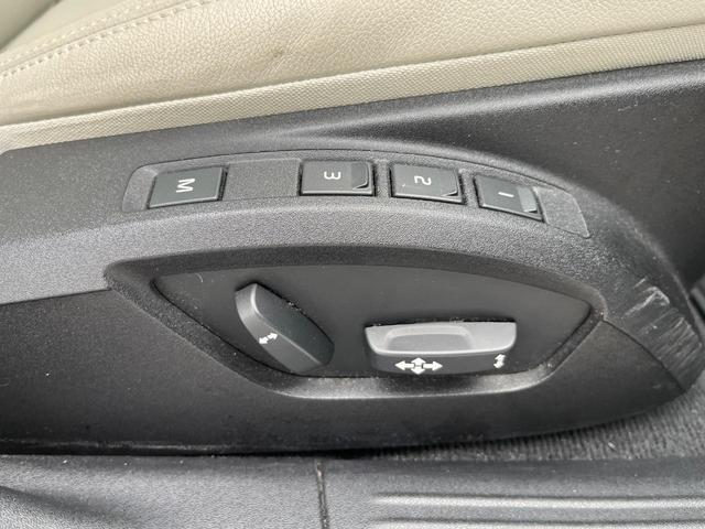 Ｖ４０ Ｔ３　クラシックエディション　認定中古車　ガラスルーフ　最終モデル　革シート　インテリセーフ　衝突被害軽減ブレーキ　シートヒーター　パワーシート　ＬＥＤヘッドライト　バックカメラ　純正ナビ　レーダークルーズ　Ｂｌｕｅｔｏｏｔｈ（11枚目）
