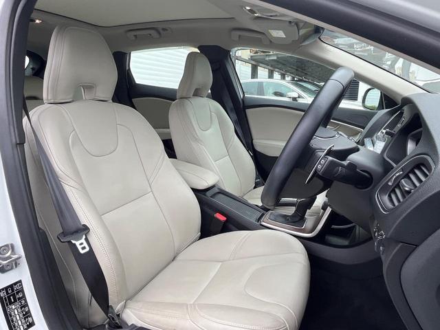 Ｖ４０ Ｔ３　クラシックエディション　認定中古車　ガラスルーフ　最終モデル　革シート　インテリセーフ　衝突被害軽減ブレーキ　シートヒーター　パワーシート　ＬＥＤヘッドライト　バックカメラ　純正ナビ　レーダークルーズ　Ｂｌｕｅｔｏｏｔｈ（12枚目）