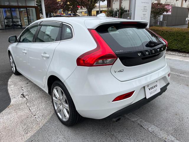 Ｖ４０ Ｔ３　クラシックエディション　認定中古車　ガラスルーフ　最終モデル　革シート　インテリセーフ　衝突被害軽減ブレーキ　シートヒーター　パワーシート　ＬＥＤヘッドライト　バックカメラ　純正ナビ　レーダークルーズ　Ｂｌｕｅｔｏｏｔｈ（19枚目）