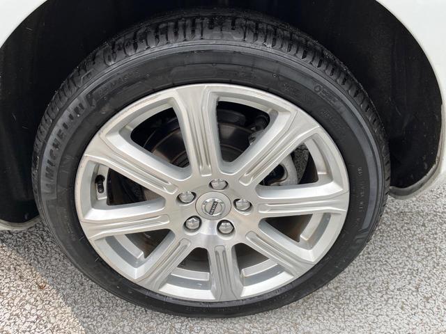 Ｖ４０ Ｔ３　クラシックエディション　認定中古車　ガラスルーフ　最終モデル　革シート　インテリセーフ　衝突被害軽減ブレーキ　シートヒーター　パワーシート　ＬＥＤヘッドライト　バックカメラ　純正ナビ　レーダークルーズ　Ｂｌｕｅｔｏｏｔｈ（24枚目）