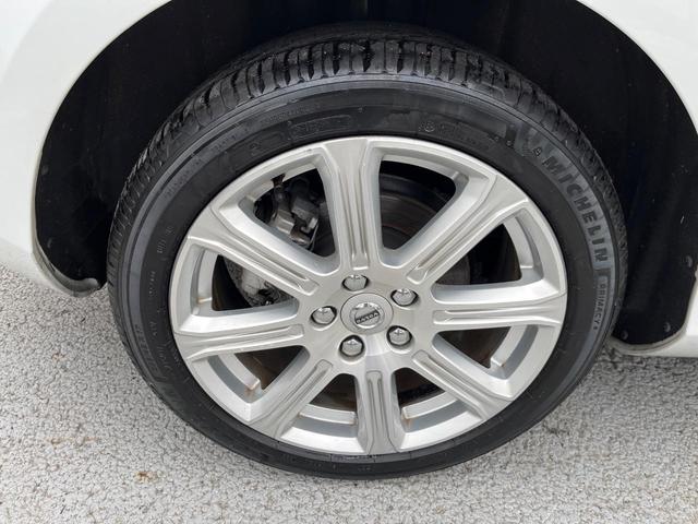 Ｖ４０ Ｔ３　クラシックエディション　認定中古車　ガラスルーフ　最終モデル　革シート　インテリセーフ　衝突被害軽減ブレーキ　シートヒーター　パワーシート　ＬＥＤヘッドライト　バックカメラ　純正ナビ　レーダークルーズ　Ｂｌｕｅｔｏｏｔｈ（25枚目）