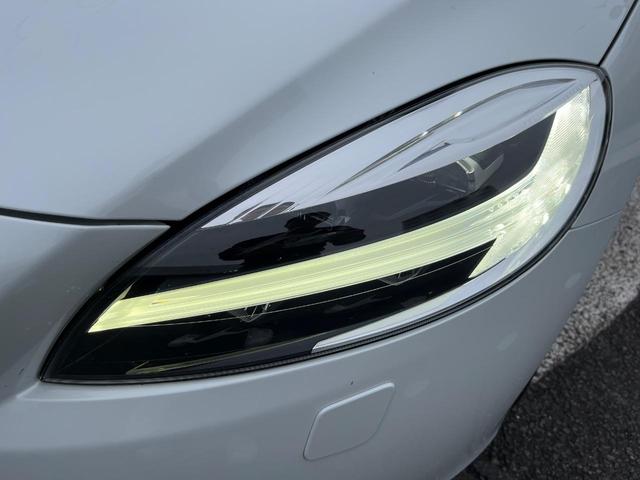 Ｖ４０ Ｔ３　クラシックエディション　認定中古車　ガラスルーフ　最終モデル　革シート　インテリセーフ　衝突被害軽減ブレーキ　シートヒーター　パワーシート　ＬＥＤヘッドライト　バックカメラ　純正ナビ　レーダークルーズ　Ｂｌｕｅｔｏｏｔｈ（30枚目）