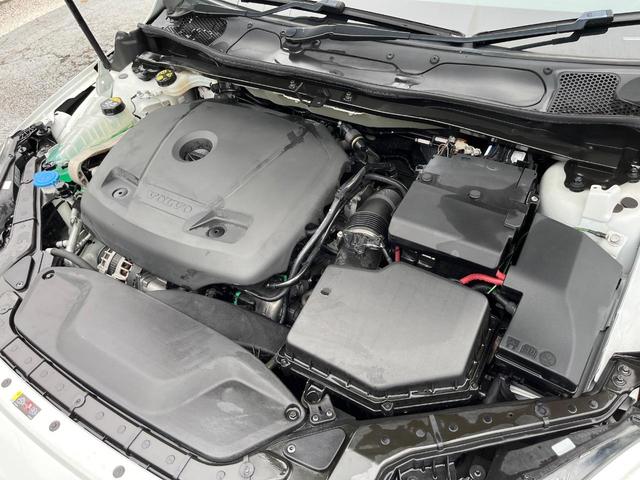 Ｖ４０ Ｔ３　クラシックエディション　認定中古車　ガラスルーフ　最終モデル　革シート　インテリセーフ　衝突被害軽減ブレーキ　シートヒーター　パワーシート　ＬＥＤヘッドライト　バックカメラ　純正ナビ　レーダークルーズ　Ｂｌｕｅｔｏｏｔｈ（33枚目）