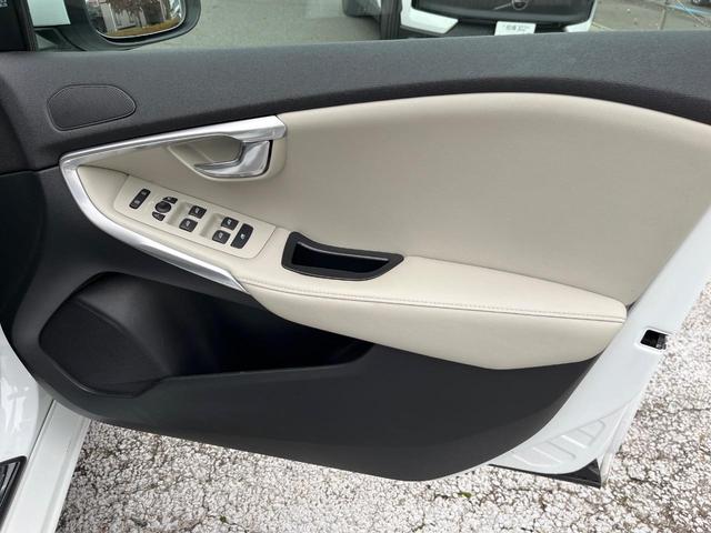 Ｖ４０ Ｔ３　クラシックエディション　認定中古車　ガラスルーフ　最終モデル　革シート　インテリセーフ　衝突被害軽減ブレーキ　シートヒーター　パワーシート　ＬＥＤヘッドライト　バックカメラ　純正ナビ　レーダークルーズ　Ｂｌｕｅｔｏｏｔｈ（37枚目）