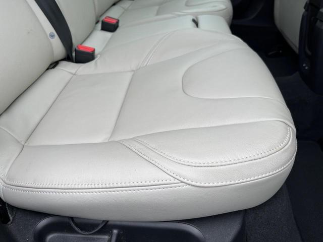 Ｖ４０ Ｔ３　クラシックエディション　認定中古車　ガラスルーフ　最終モデル　革シート　インテリセーフ　衝突被害軽減ブレーキ　シートヒーター　パワーシート　ＬＥＤヘッドライト　バックカメラ　純正ナビ　レーダークルーズ　Ｂｌｕｅｔｏｏｔｈ（40枚目）