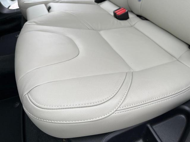 Ｖ４０ Ｔ３　クラシックエディション　認定中古車　ガラスルーフ　最終モデル　革シート　インテリセーフ　衝突被害軽減ブレーキ　シートヒーター　パワーシート　ＬＥＤヘッドライト　バックカメラ　純正ナビ　レーダークルーズ　Ｂｌｕｅｔｏｏｔｈ（42枚目）