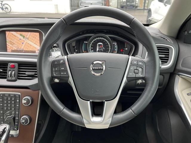 Ｖ４０ Ｔ３　クラシックエディション　認定中古車　ガラスルーフ　最終モデル　革シート　インテリセーフ　衝突被害軽減ブレーキ　シートヒーター　パワーシート　ＬＥＤヘッドライト　バックカメラ　純正ナビ　レーダークルーズ　Ｂｌｕｅｔｏｏｔｈ（51枚目）