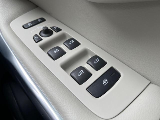 Ｖ４０ Ｔ３　クラシックエディション　認定中古車　ガラスルーフ　最終モデル　革シート　インテリセーフ　衝突被害軽減ブレーキ　シートヒーター　パワーシート　ＬＥＤヘッドライト　バックカメラ　純正ナビ　レーダークルーズ　Ｂｌｕｅｔｏｏｔｈ（53枚目）