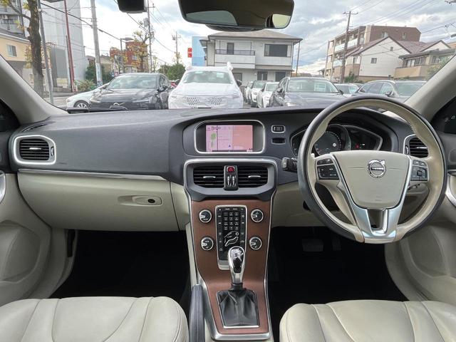 Ｖ４０ Ｄ４　インスクリプション　白革シート　ｈａｒｍａｎ／ｋａｒｄｏｎ　レーダークルーズ　禁煙車　衝突被害軽減ブレーキ　純正９インチナビ　シートヒーター　トールハンマ―ＬＥＤヘッド　メモリー機能付パワーシート　Ｂｌｕｅｔｏｏｔｈ（2枚目）