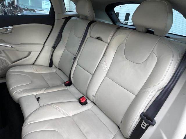 Ｖ４０ Ｄ４　インスクリプション　白革シート　ｈａｒｍａｎ／ｋａｒｄｏｎ　レーダークルーズ　禁煙車　衝突被害軽減ブレーキ　純正９インチナビ　シートヒーター　トールハンマ―ＬＥＤヘッド　メモリー機能付パワーシート　Ｂｌｕｅｔｏｏｔｈ（13枚目）