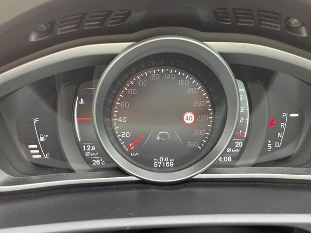 Ｖ４０ Ｄ４　インスクリプション　白革シート　ｈａｒｍａｎ／ｋａｒｄｏｎ　レーダークルーズ　禁煙車　衝突被害軽減ブレーキ　純正９インチナビ　シートヒーター　トールハンマ―ＬＥＤヘッド　メモリー機能付パワーシート　Ｂｌｕｅｔｏｏｔｈ（33枚目）