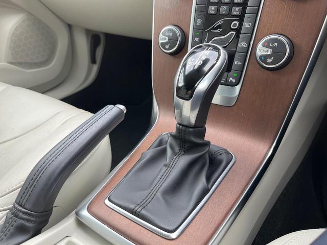 Ｖ４０ Ｄ４　インスクリプション　白革シート　ｈａｒｍａｎ／ｋａｒｄｏｎ　レーダークルーズ　禁煙車　衝突被害軽減ブレーキ　純正９インチナビ　シートヒーター　トールハンマ―ＬＥＤヘッド　メモリー機能付パワーシート　Ｂｌｕｅｔｏｏｔｈ（34枚目）