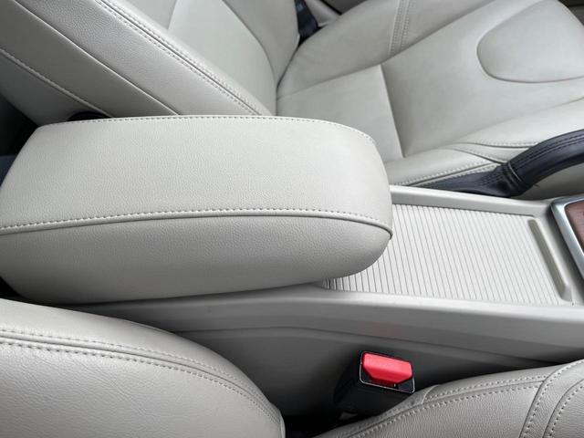 Ｖ４０ Ｄ４　インスクリプション　白革シート　ｈａｒｍａｎ／ｋａｒｄｏｎ　レーダークルーズ　禁煙車　衝突被害軽減ブレーキ　純正９インチナビ　シートヒーター　トールハンマ―ＬＥＤヘッド　メモリー機能付パワーシート　Ｂｌｕｅｔｏｏｔｈ（41枚目）