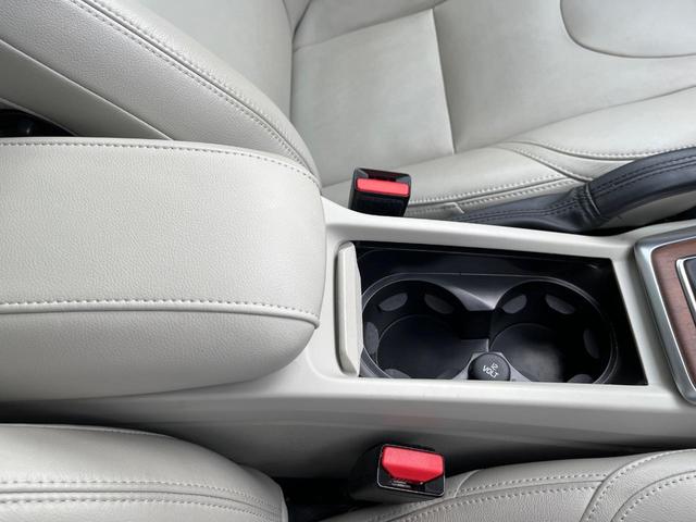 Ｖ４０ Ｄ４　インスクリプション　白革シート　ｈａｒｍａｎ／ｋａｒｄｏｎ　レーダークルーズ　禁煙車　衝突被害軽減ブレーキ　純正９インチナビ　シートヒーター　トールハンマ―ＬＥＤヘッド　メモリー機能付パワーシート　Ｂｌｕｅｔｏｏｔｈ（42枚目）