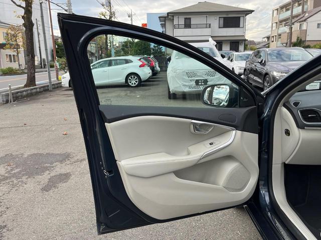 Ｖ４０ Ｄ４　インスクリプション　白革シート　ｈａｒｍａｎ／ｋａｒｄｏｎ　レーダークルーズ　禁煙車　衝突被害軽減ブレーキ　純正９インチナビ　シートヒーター　トールハンマ―ＬＥＤヘッド　メモリー機能付パワーシート　Ｂｌｕｅｔｏｏｔｈ（50枚目）