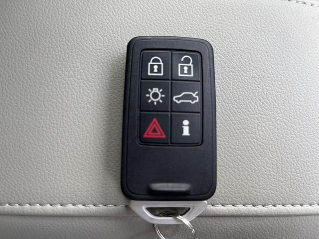 Ｖ４０ Ｄ４　インスクリプション　白革シート　ｈａｒｍａｎ／ｋａｒｄｏｎ　レーダークルーズ　禁煙車　衝突被害軽減ブレーキ　純正９インチナビ　シートヒーター　トールハンマ―ＬＥＤヘッド　メモリー機能付パワーシート　Ｂｌｕｅｔｏｏｔｈ（70枚目）