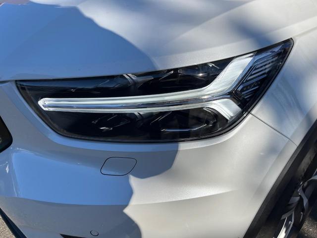 XC40 B4 AWD Rデザイン 認定中古車 インテリセーフ シートヒーター パワーシート パイロットアシスト 360ビューカメラ 純正ナビ アダプティブクルーズコントロール ブラインドスポットモニター(27枚目)