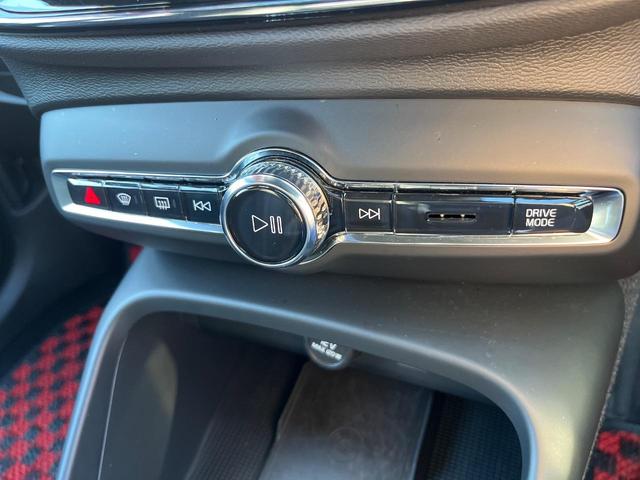 XC40 B4 AWD Rデザイン 認定中古車 インテリセーフ シートヒーター パワーシート パイロットアシスト 360ビューカメラ 純正ナビ アダプティブクルーズコントロール ブラインドスポットモニター(47枚目)
