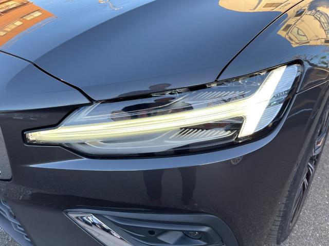V60 アルティメット B4 認定中古車 ハーマンカードン Goole搭載 360°カメラ ベンチレーション パワーシート パイロットアシスト ヘッドアップディスプレイ オレフォスクリスタルシフトノブ(25枚目)