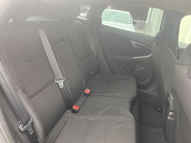 後部座席には気になるようなキズ・汚れやへたり等、大きなダメージはなく、とても良好な状態です。