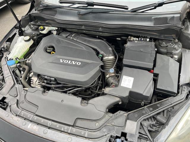 【Ｔ４エンジン（１．６Ｌ直列４気筒直噴ターボ）】１６００ｃｃの直列４気筒エンジンにターボを搭載、６速ＤＣＴとの組合せで高いパフォーマンスを実現！燃費性能にも優れたボルボを代表するエンジンです。