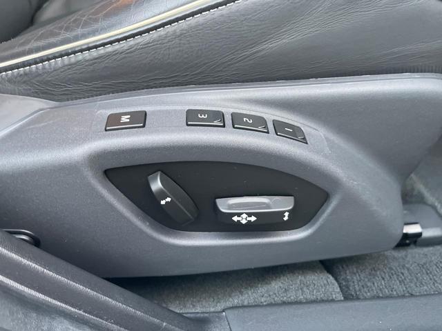 【パワーシート】スイッチ一つで簡単にシート位置の微調整が可能！電動だから力もいりません！自分に最適なシートポジションにセットして、快適なドライブをお楽しみください。