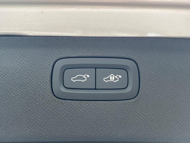 ＸＣ９０ ウルトラ　Ｂ５　ＡＷＤ　認定中古車　Ｂ＆Ｗプレミアムサウンド　パノラマガラスサンルーフ　Ｇｏｏｇｌｅナビ　３６０°カメラ　３列シート　ベンチレーション機能　ヘッドアップディスプレイ　パワーシート　メモリーシート（9枚目）