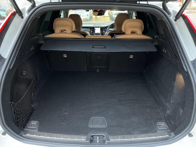 ラゲッジルームはお買い物やレジャーなど、様々なシーンに幅広く対応可能なゆとりある大容量スペースを確保しています。リヤシートを倒せばさらに使い勝手が広がります！