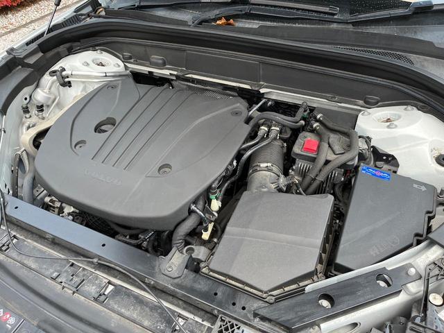 【Ｂ５エンジン（マイルドハイブリッド２．０Ｌターボ）】燃費と走行性能に優れた４８Ｖハイブリッドシステム搭載のターボエンジン。高回転では優れたレスポンスと伸びやかなドライビングフィールが特徴です。