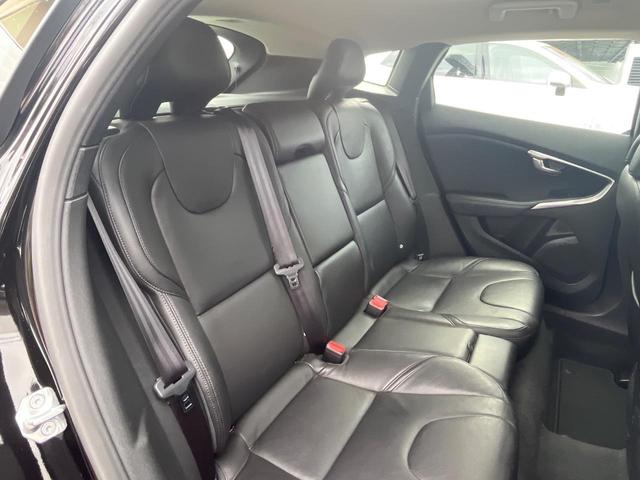 Ｖ４０ Ｔ３　インスクリプション　黒革シート　ｈａｒｍａｎ／ｋａｒｄｏｎ　インテリセーフ　衝突被害軽減ブレーキ　シートヒーター　純正ナビ　バックカメラ　レーダークルーズ　ブラインドスポットモニター　禁煙車　ＬＥＤヘッドライト（13枚目）