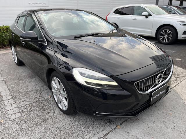 Ｖ４０ Ｔ３　インスクリプション　黒革シート　ｈａｒｍａｎ／ｋａｒｄｏｎ　インテリセーフ　衝突被害軽減ブレーキ　シートヒーター　純正ナビ　バックカメラ　レーダークルーズ　ブラインドスポットモニター　禁煙車　ＬＥＤヘッドライト（20枚目）