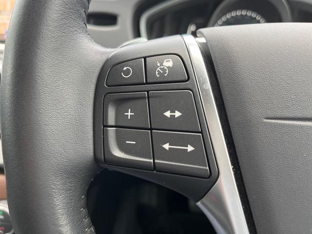 Ｖ４０ Ｔ３　インスクリプション　黒革シート　ｈａｒｍａｎ／ｋａｒｄｏｎ　インテリセーフ　衝突被害軽減ブレーキ　シートヒーター　純正ナビ　バックカメラ　レーダークルーズ　ブラインドスポットモニター　禁煙車　ＬＥＤヘッドライト（22枚目）