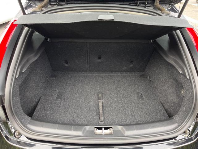 Ｖ４０ Ｔ３　インスクリプション　黒革シート　ｈａｒｍａｎ／ｋａｒｄｏｎ　インテリセーフ　衝突被害軽減ブレーキ　シートヒーター　純正ナビ　バックカメラ　レーダークルーズ　ブラインドスポットモニター　禁煙車　ＬＥＤヘッドライト（23枚目）