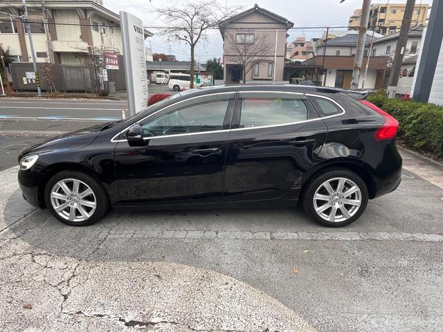 Ｖ４０ Ｔ３　インスクリプション　黒革シート　ｈａｒｍａｎ／ｋａｒｄｏｎ　インテリセーフ　衝突被害軽減ブレーキ　シートヒーター　純正ナビ　バックカメラ　レーダークルーズ　ブラインドスポットモニター　禁煙車　ＬＥＤヘッドライト（24枚目）