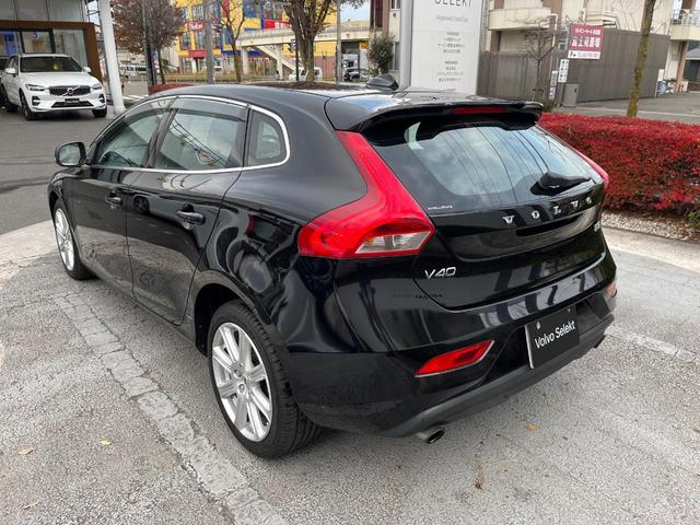 Ｖ４０ Ｔ３　インスクリプション　黒革シート　ｈａｒｍａｎ／ｋａｒｄｏｎ　インテリセーフ　衝突被害軽減ブレーキ　シートヒーター　純正ナビ　バックカメラ　レーダークルーズ　ブラインドスポットモニター　禁煙車　ＬＥＤヘッドライト（25枚目）