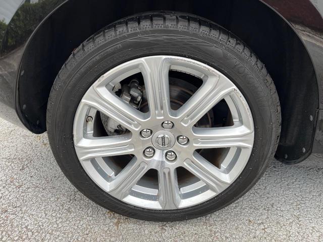 Ｖ４０ Ｔ３　インスクリプション　黒革シート　ｈａｒｍａｎ／ｋａｒｄｏｎ　インテリセーフ　衝突被害軽減ブレーキ　シートヒーター　純正ナビ　バックカメラ　レーダークルーズ　ブラインドスポットモニター　禁煙車　ＬＥＤヘッドライト（27枚目）