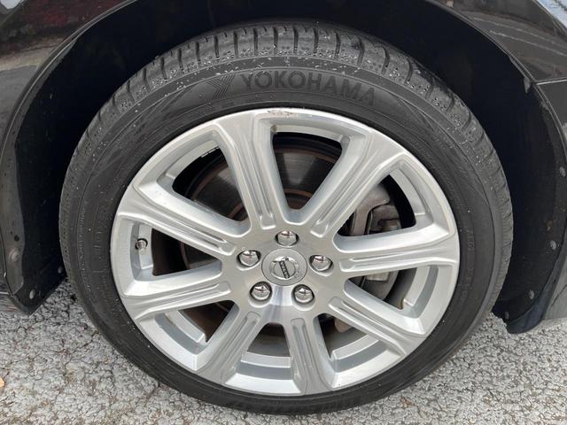 Ｖ４０ Ｔ３　インスクリプション　黒革シート　ｈａｒｍａｎ／ｋａｒｄｏｎ　インテリセーフ　衝突被害軽減ブレーキ　シートヒーター　純正ナビ　バックカメラ　レーダークルーズ　ブラインドスポットモニター　禁煙車　ＬＥＤヘッドライト（28枚目）