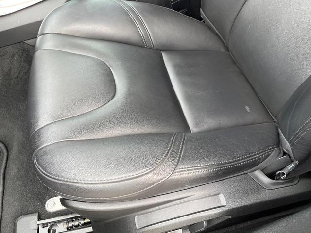 Ｖ４０ Ｔ３　インスクリプション　黒革シート　ｈａｒｍａｎ／ｋａｒｄｏｎ　インテリセーフ　衝突被害軽減ブレーキ　シートヒーター　純正ナビ　バックカメラ　レーダークルーズ　ブラインドスポットモニター　禁煙車　ＬＥＤヘッドライト（35枚目）