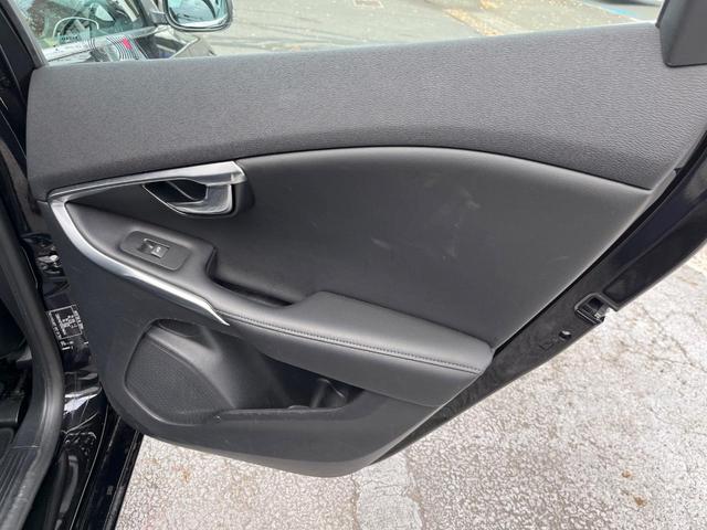 Ｖ４０ Ｔ３　インスクリプション　黒革シート　ｈａｒｍａｎ／ｋａｒｄｏｎ　インテリセーフ　衝突被害軽減ブレーキ　シートヒーター　純正ナビ　バックカメラ　レーダークルーズ　ブラインドスポットモニター　禁煙車　ＬＥＤヘッドライト（41枚目）