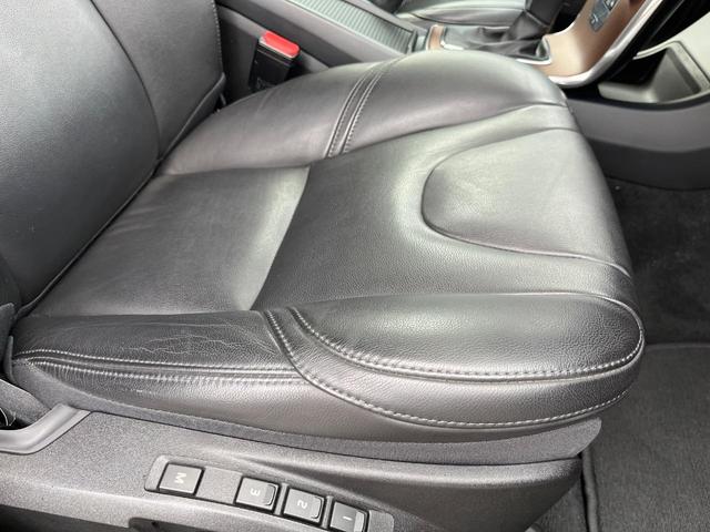 Ｖ４０ Ｔ３　インスクリプション　黒革シート　ｈａｒｍａｎ／ｋａｒｄｏｎ　インテリセーフ　衝突被害軽減ブレーキ　シートヒーター　純正ナビ　バックカメラ　レーダークルーズ　ブラインドスポットモニター　禁煙車　ＬＥＤヘッドライト（43枚目）