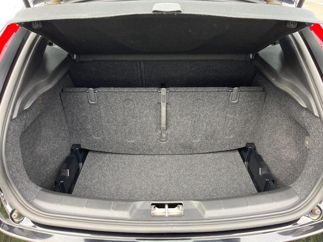 Ｖ４０ Ｔ３　インスクリプション　黒革シート　ｈａｒｍａｎ／ｋａｒｄｏｎ　インテリセーフ　衝突被害軽減ブレーキ　シートヒーター　純正ナビ　バックカメラ　レーダークルーズ　ブラインドスポットモニター　禁煙車　ＬＥＤヘッドライト（45枚目）