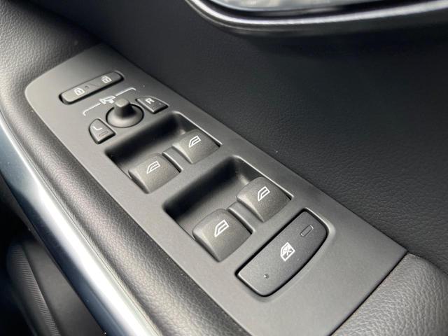 Ｖ４０ Ｔ３　インスクリプション　黒革シート　ｈａｒｍａｎ／ｋａｒｄｏｎ　インテリセーフ　衝突被害軽減ブレーキ　シートヒーター　純正ナビ　バックカメラ　レーダークルーズ　ブラインドスポットモニター　禁煙車　ＬＥＤヘッドライト（46枚目）