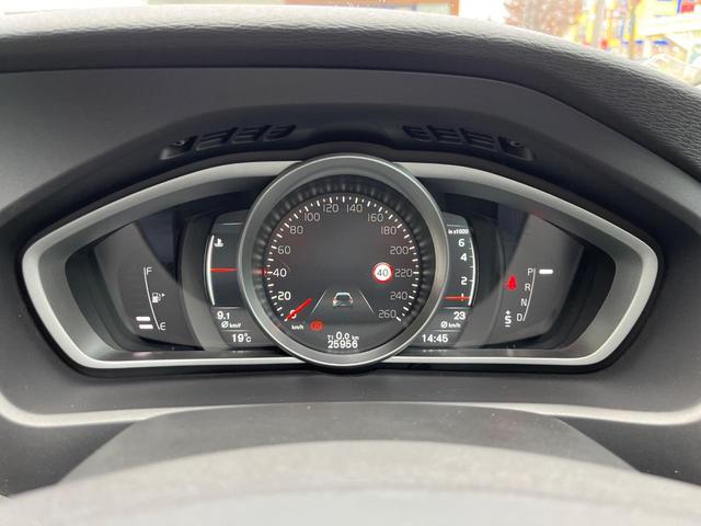 Ｖ４０ Ｔ３　インスクリプション　黒革シート　ｈａｒｍａｎ／ｋａｒｄｏｎ　インテリセーフ　衝突被害軽減ブレーキ　シートヒーター　純正ナビ　バックカメラ　レーダークルーズ　ブラインドスポットモニター　禁煙車　ＬＥＤヘッドライト（47枚目）
