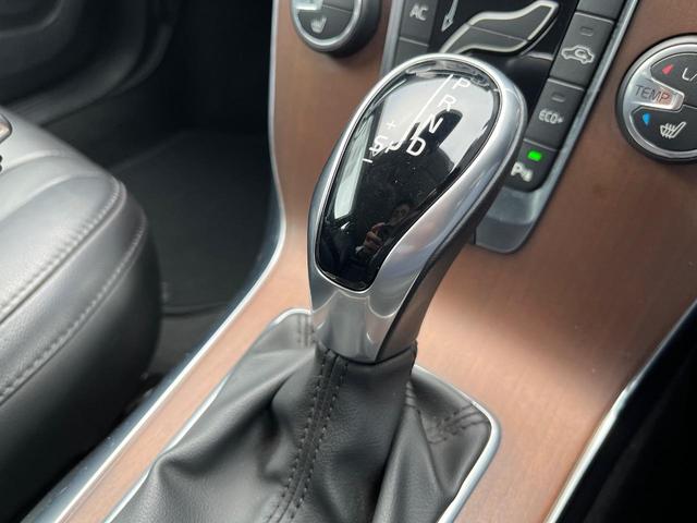 Ｖ４０ Ｔ３　インスクリプション　黒革シート　ｈａｒｍａｎ／ｋａｒｄｏｎ　インテリセーフ　衝突被害軽減ブレーキ　シートヒーター　純正ナビ　バックカメラ　レーダークルーズ　ブラインドスポットモニター　禁煙車　ＬＥＤヘッドライト（51枚目）