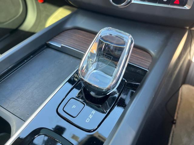 ＸＣ６０ アルティメット　Ｂ５　ＡＷＤ　認定中古車　サンルーフ　ナッパレザーシート　Ｇｏｏｇｌｅナビ　ハーマンプレミアムサウンド　シートヒーター　ベンチレーション　パイロットアシスト　マッサージ機能付きシート　パワーシート　パワーバックドア（9枚目）