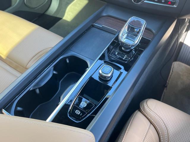 ＸＣ６０ アルティメット　Ｂ５　ＡＷＤ　認定中古車　サンルーフ　ナッパレザーシート　Ｇｏｏｇｌｅナビ　ハーマンプレミアムサウンド　シートヒーター　ベンチレーション　パイロットアシスト　マッサージ機能付きシート　パワーシート　パワーバックドア（28枚目）