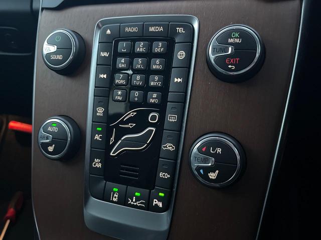 V40 D4 インスクリプション 黒革シート harman/kardon インテリセーフ 衝突被害軽減ブレーキ シートヒーター 純正ナビ バックカメラ レーダークルーズ ブラインドスポットモニター 禁煙車 LEDヘッドライト(9枚目)